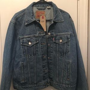 NWT WOMENS Levi’s Jean Jacket- XL- More like L